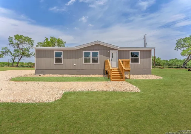 Photo 2 of Single family home for sale at 5709 County Road 422, Pleasanton, TX 78064 | MLS# 1954872 | Listing updated on 2026-04-14