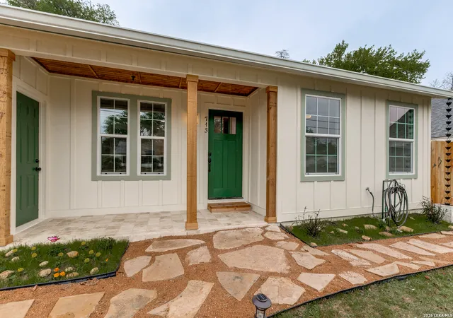 4th image of 713 Lamar, Kerrville, TX 78028 | MLS# 1954968