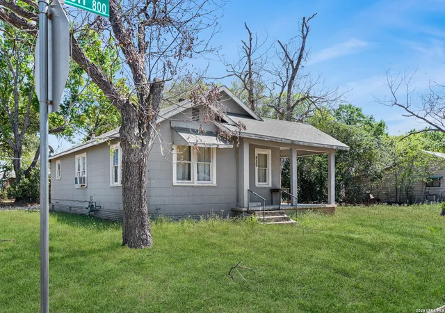 Homes for sale in Seguin, TX | 829 N Goodrich, Seguin, TX 78155 | MLS# 1954975