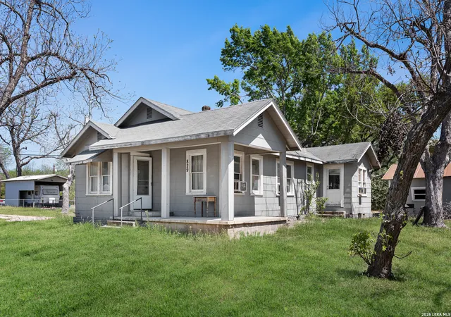 Homes for sale in Seguin, TX | 829 N Goodrich, Seguin, TX 78155 | MLS# 1954975