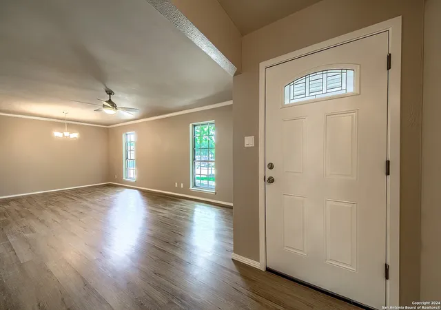 Photo 3 of Sale Pending at 117 Mossridge, Universal City, TX 78148 | MLS# 1954984 | Listing updated on 2026-04-30