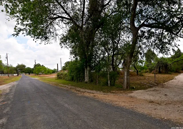 2nd image of 101 Alfredo, Floresville, TX 78114 | MLS# 1955027