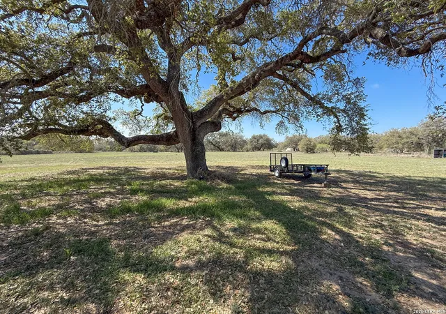 39th image of 702 County Road 6612, Devine, TX 78016 | MLS# 1955028