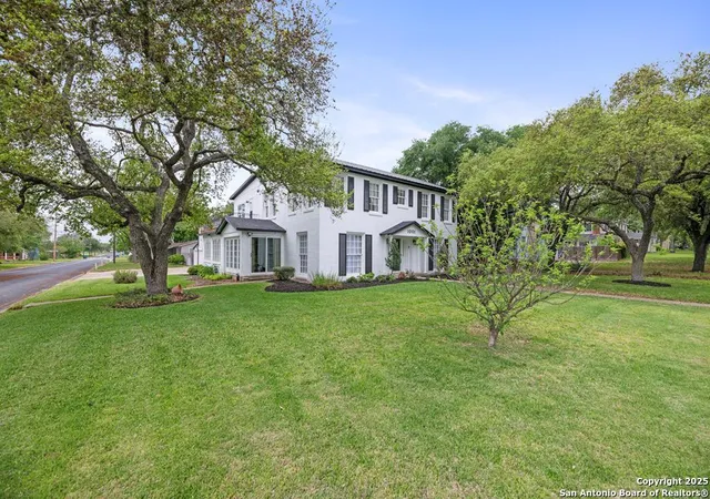 2nd image of 1001 N Adams St, Beeville, TX 78102 | MLS# 1955169