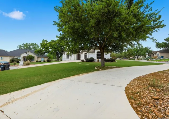 5th image of 101 Lynx, Devine, TX 78016 | MLS# 1955175