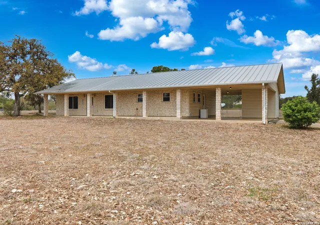 Photo 3 of Single family home for sale at 429 Booth, San Marcos, TX 78666 | MLS# 1955178 | Listing updated on 2026-04-20