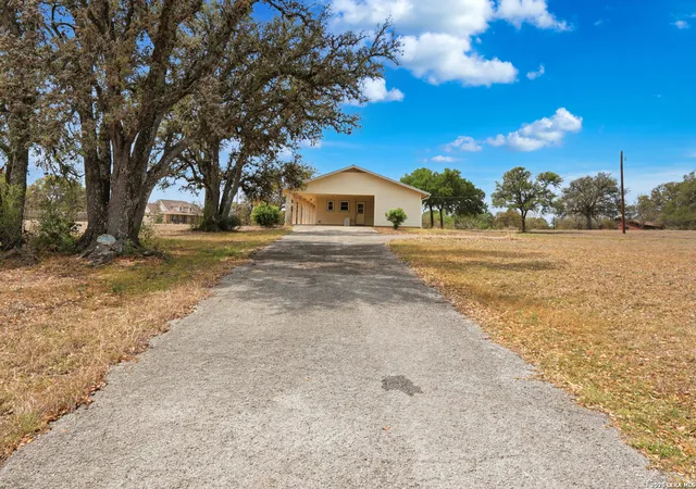 Photo 4 of Single family home for sale at 429 Booth, San Marcos, TX 78666 | MLS# 1955178 | Listing updated on 2026-04-20