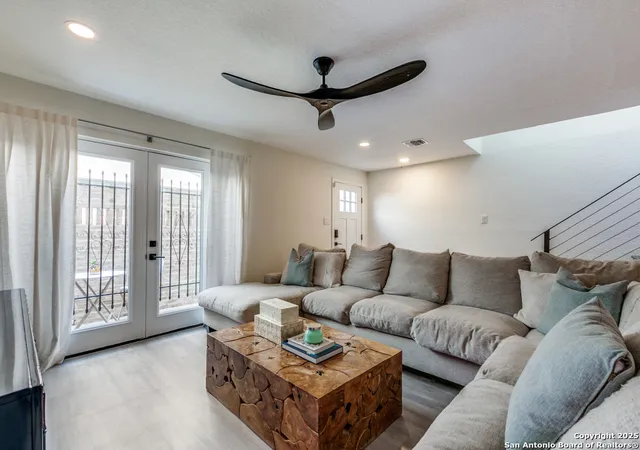 Listing Photo 4 - Condo for sale in building located at 166 Elizabeth Rd, San Antonio, TX 78209 - Unit #C