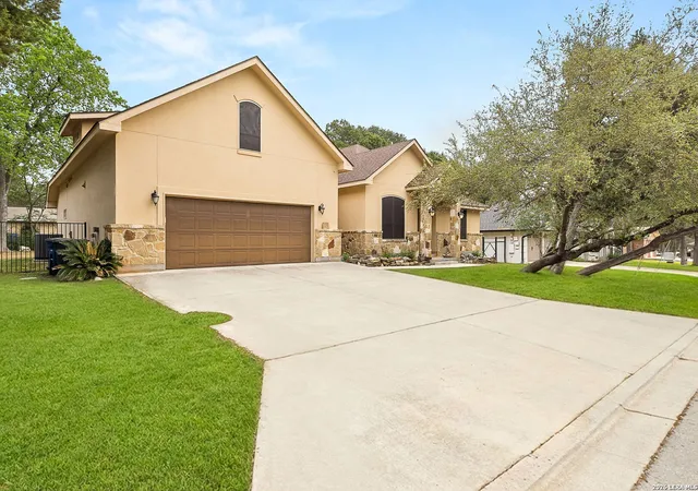 Homes for sale in New Braunfels, TX | 820 Mission Hills, New Braunfels, TX 78130 | MLS# 1955367