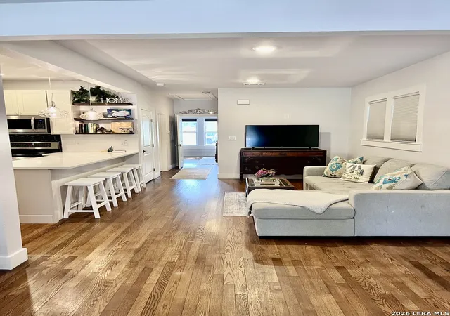 3rd image of 614 E Mulberry, San Antonio, TX 78212 | MLS# 1955383