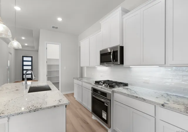 Photo 4 of Sale Pending at 8051 Coral Draw, Schertz, TX 78154 | MLS# 1955384 | Listing updated on 2026-08-06