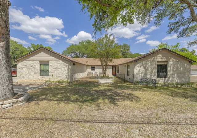Photo 1 of Single family home for sale at 110 Suttles Ave, San Marcos, TX 78666 | MLS# 1955444 | Listing updated on 2026-04-17