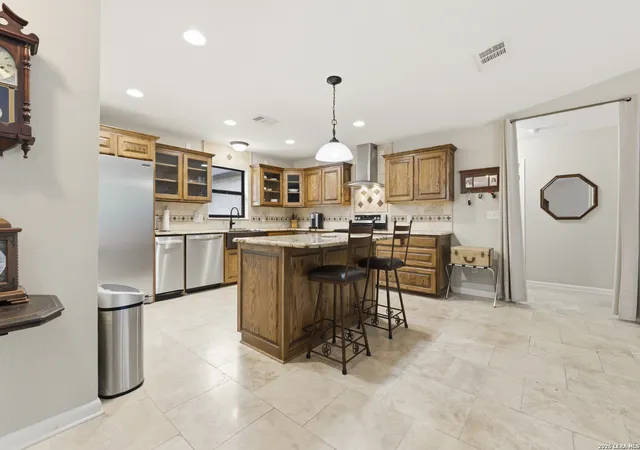Photo 4 of Single family home for sale at 110 Suttles Ave, San Marcos, TX 78666 | MLS# 1955444 | Listing updated on 2026-04-17