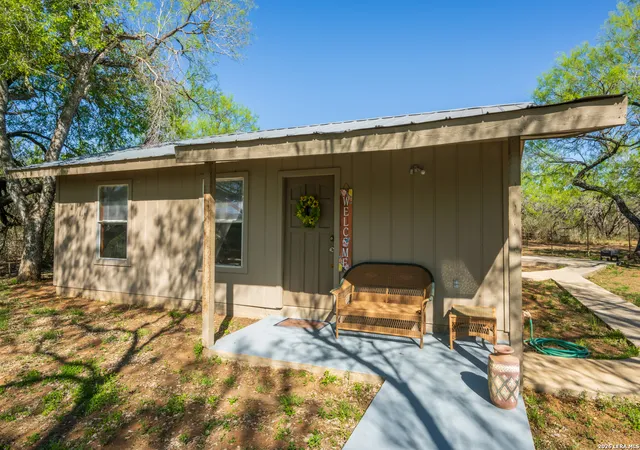 1st image of 1048 County Road 640, Hondo, TX 78861 | MLS# 1955447