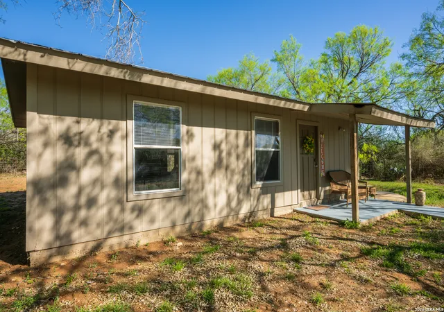 4th image of 1048 County Road 640, Hondo, TX 78861 | MLS# 1955447