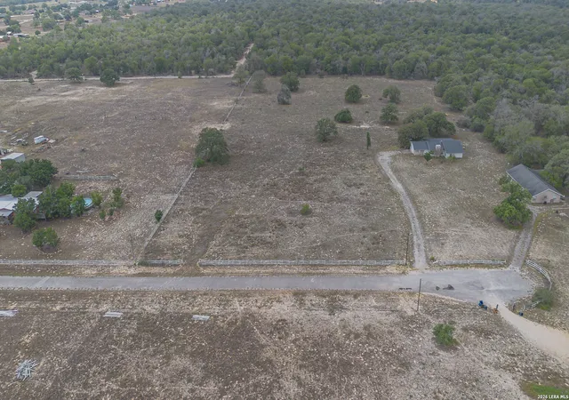 3rd image of 811 Mockingbird, La Vernia, TX 78121 | MLS# 1955457