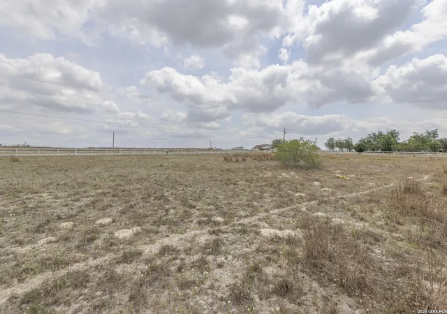 5th image of 811 Mockingbird, La Vernia, TX 78121 | MLS# 1955457