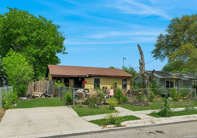 Photo 3 of Sale Pending at 823 Shemya Ave, San Antonio, TX 78221 | MLS# 1955468 | Listing updated on 2026-04-13