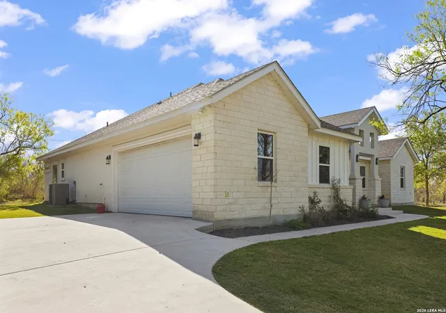 4th image of 1401 Hartfield Rd, Seguin, TX 78155 | MLS# 1955528