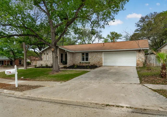 Photo 3 of Sale Pending at 5935 Forest Knoll, San Antonio, TX 78240 | MLS# 1955557 | Listing updated on 2026-05-01