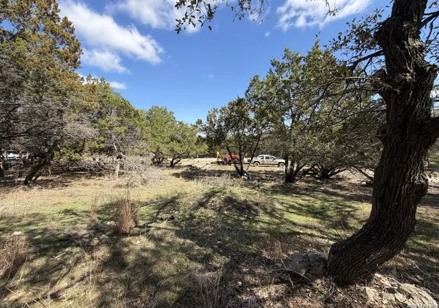 Photo 1 of Sale Pending at 621 Royal Oak, Canyon Lake, TX 78133 | MLS# 1955608 | Listing updated on 2026-04-11