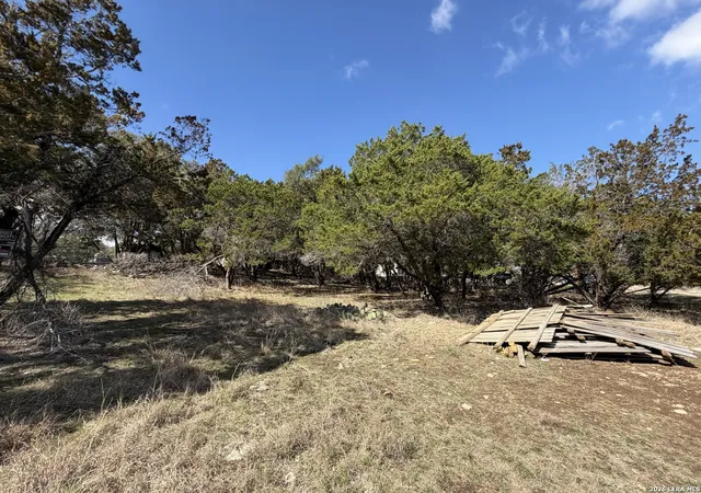 Photo 3 of Sale Pending at 621 Royal Oak, Canyon Lake, TX 78133 | MLS# 1955608 | Listing updated on 2026-04-11