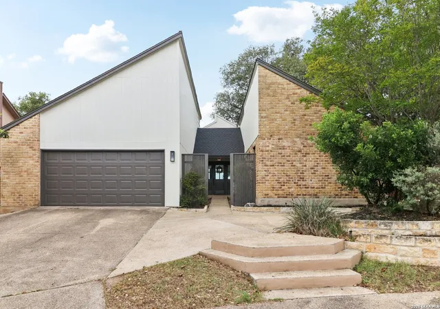Photo 3 of Sale Pending at 13423 Shorecliff, San Antonio, TX 78248 | MLS# 1955646 | Listing updated on 2026-04-16