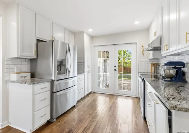 Photo 3 of Sale Pending at 124 Bryn Mawr, San Antonio, TX 78209 | MLS# 1955672 | Listing updated on 2026-09-15