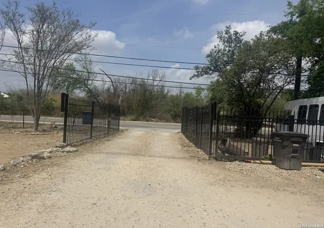 1st image of 210 W Quill, San Antonio, TX 78228 | MLS# 1955694