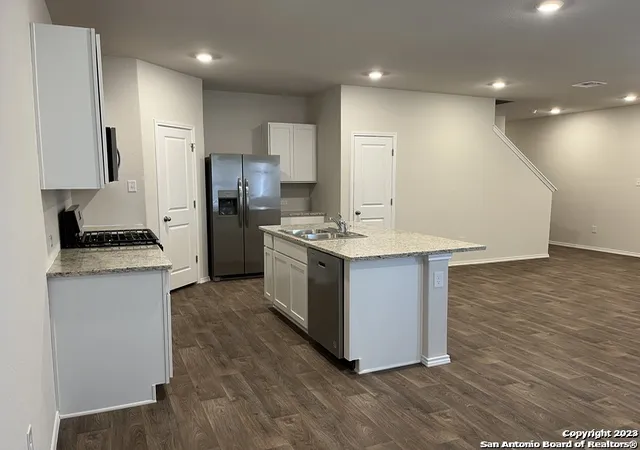 Photo 4 of Single family home for sale at 4011 Bay Leaf Loop, Von Ormy, TX 78073 | MLS# 1955699 | Listing updated on 2026-04-18