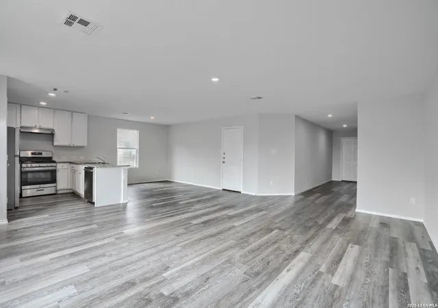 Photo 4 of Sale Pending at 5905 Antonio Pl, Seguin, TX 78155 | MLS# 1955728 | Listing updated on 2026-05-02