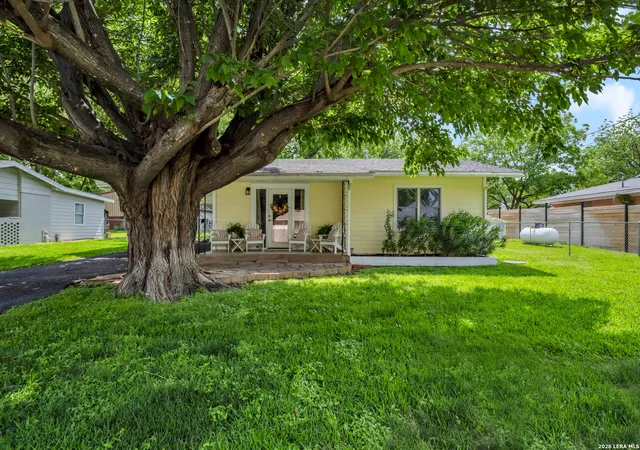 2nd image of 301 Riverside Dr, Kingsland, TX 78639 | MLS# 1955748
