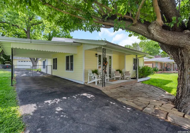 Photo 3 of Single family home for sale at 301 Riverside Dr, Kingsland, TX 78639 | MLS# 1955748 | Listing updated on 2026-07-06