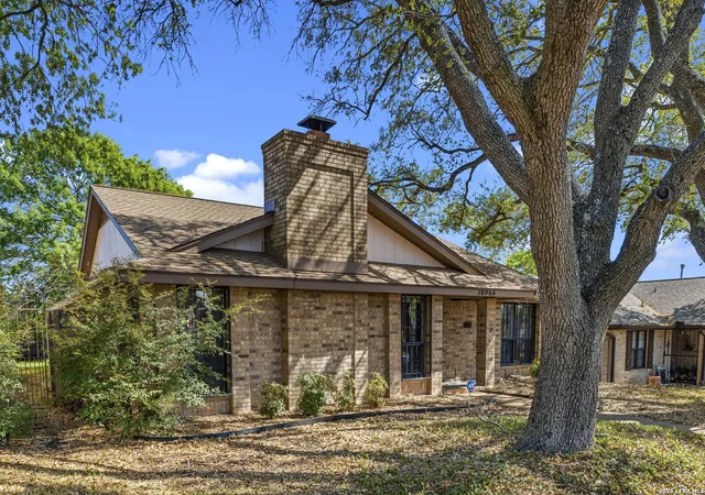 Photo 3 of Sale Pending at 10866 Royal Blf, San Antonio, TX 78239 | MLS# 1955749 | Listing updated on 2026-08-19