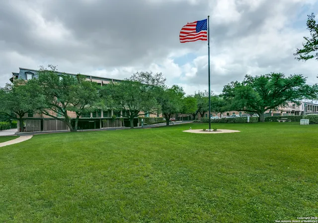 2nd image of 7711 Broadway, San Antonio, TX 78209