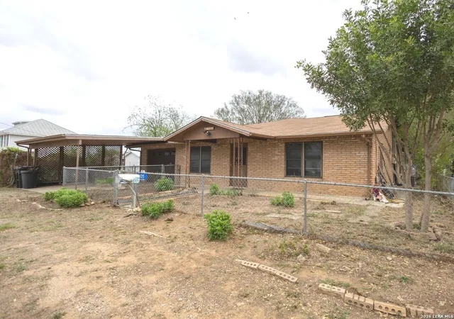 2nd image of 105 S Sayers, Devine, TX 78016 | MLS# 1955769