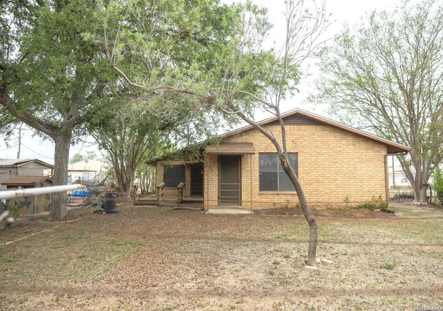 23rd image of 105 S Sayers, Devine, TX 78016 | MLS# 1955769