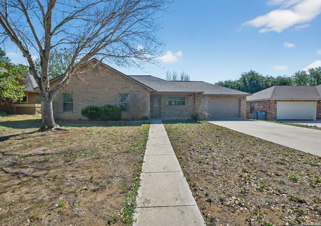 Photo 1 of Sale Pending at 224 Bunker Hl, Pleasanton, TX 78064 | MLS# 1955950 | Listing updated on 2026-05-07