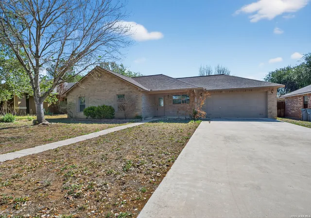 Photo 3 of Sale Pending at 224 Bunker Hl, Pleasanton, TX 78064 | MLS# 1955950 | Listing updated on 2026-05-07
