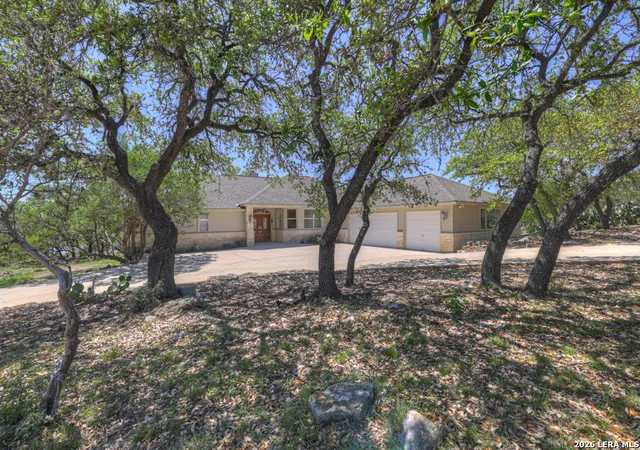 Photo 3 of Single family home for sale at 1000 Bamc Dr, Canyon Lake, TX 78133 | MLS# 1955978 | Listing updated on 2026-04-19