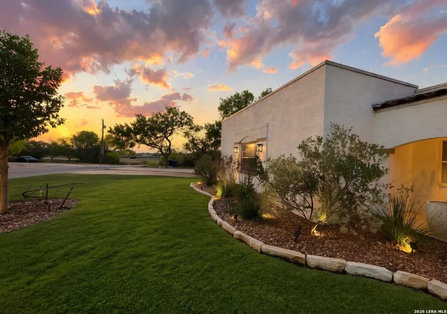 3rd image of 203 Harralton, Devine, TX 78016 | MLS# 1956017