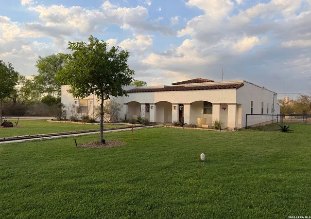 4th image of 203 Harralton, Devine, TX 78016 | MLS# 1956017