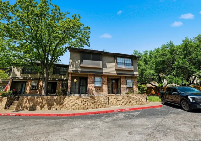 3rd image of 11815 Vance Jackson Rd, San Antonio, TX 78230
