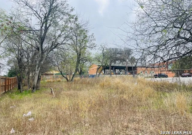 Photo 3 of Sale Pending at 114 Stella St, San Antonio, TX 78203 | MLS# 1956032 | Listing updated on 2026-05-18