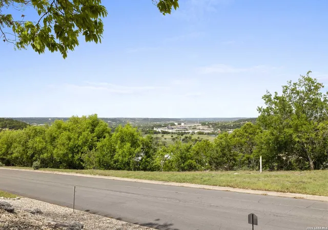 Photo 2 of Sale Pending at 102 Mesa Del Sol, Kerrville, TX 78028 | MLS# 1956088 | Listing updated on 2026-04-22