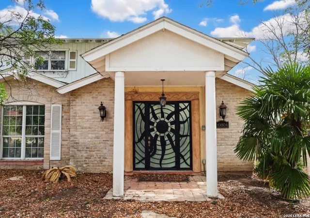Photo 3 of Sale Pending at 10804 Lands Run St, San Antonio, TX 78230 | MLS# 1956099 | Listing updated on 2026-08-14