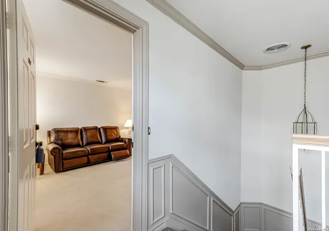 Listing Photo 3 - Condo for sale in building located at 8415 Fredericksburg, San Antonio, TX 78229 - Unit #307
