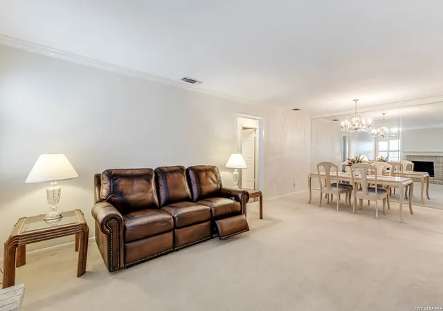 Listing Photo 4 - Condo for sale in building located at 8415 Fredericksburg, San Antonio, TX 78229 - Unit #307