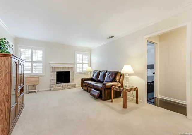 Listing Photo 5 - Condo for sale in building located at 8415 Fredericksburg, San Antonio, TX 78229 - Unit #307