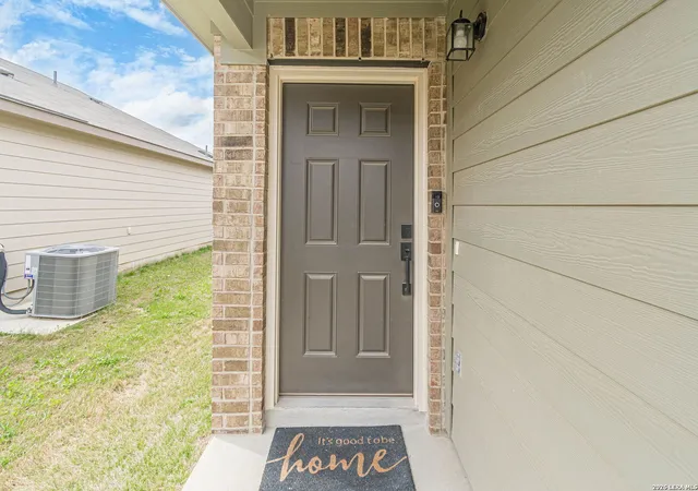 Photo 3 of Single family home for sale at 519 Indian Blossom, San Antonio, TX 78219 | MLS# 1956154 | Listing updated on 2026-04-19